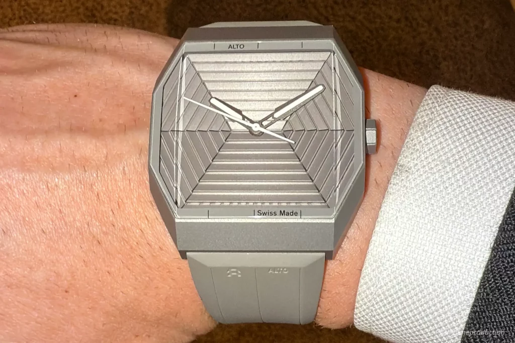 alto-art01-monochrome-grey-watch-review-3