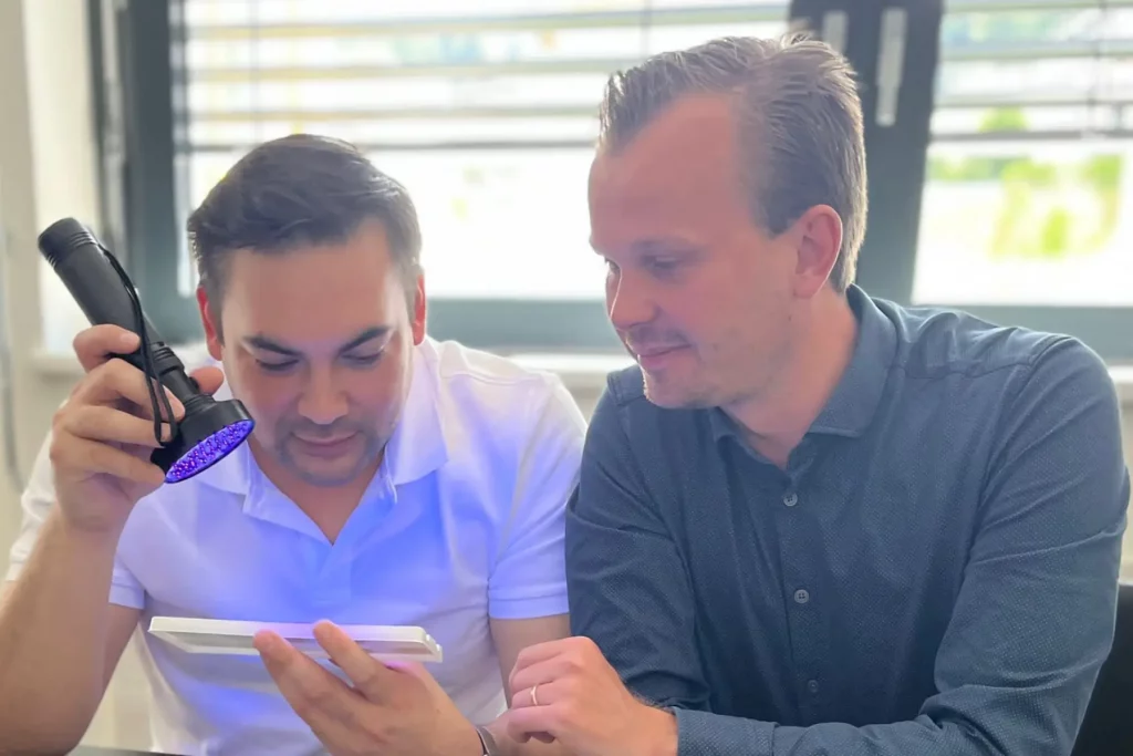 atelier-holgur-fromand-edition-fumée-ocean-emerald-watch-review-2