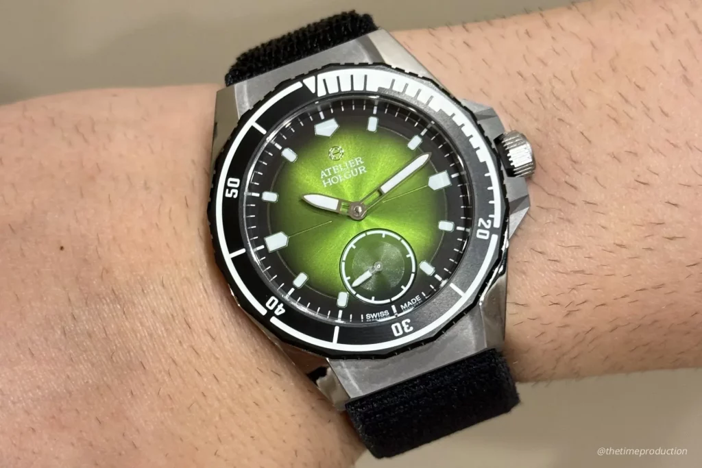 atelier-holgur-fromand-edition-fumée-ocean-emerald-watch-review-5
