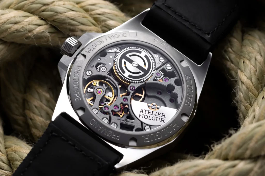 atelier-holgur-fromand-edition-fumée-ocean-emerald-watch-review-6