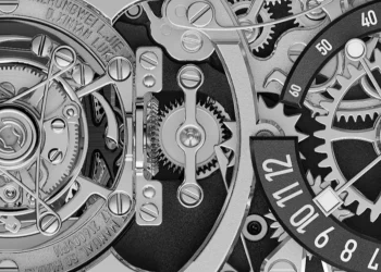 fam-al-hut-mobius-watch-review-1