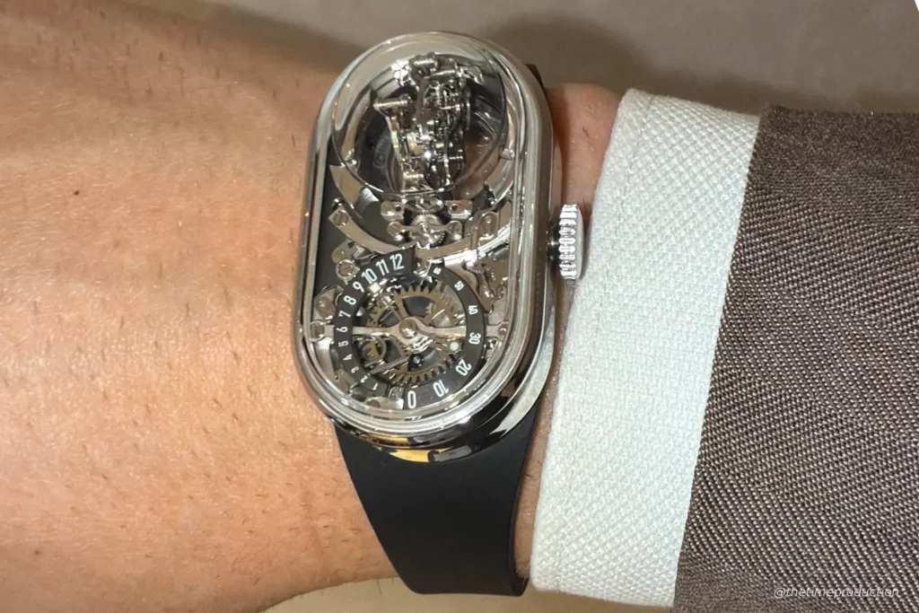 fam-al-hut-mobius-watch-review-3